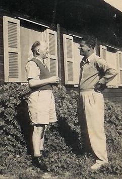 שני אנשי התנועה מנתניה במחנה לטרון בשנות ה- 40: יצחק פוקס (מימין) וד"ר בנימין בקשמן